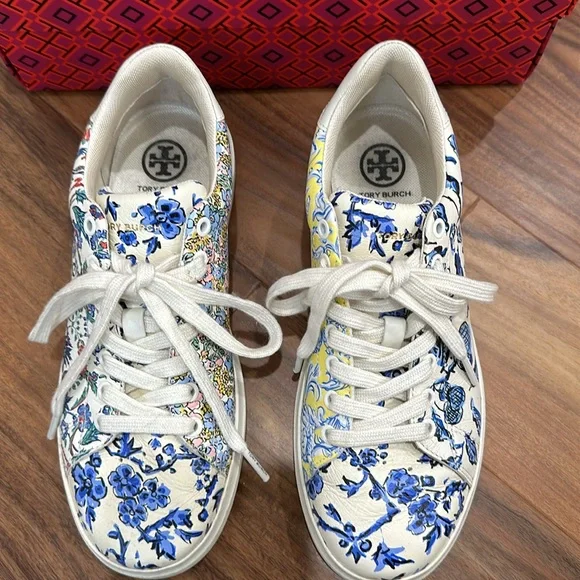 Tory Burch Lace Up Sneakers Leather with Rubber Soles Size: Women’s 6 - Picture 4 of 5